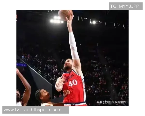 布克连得五分迅速拉开比分罚球线急停跳投与反击三分震撼篮网